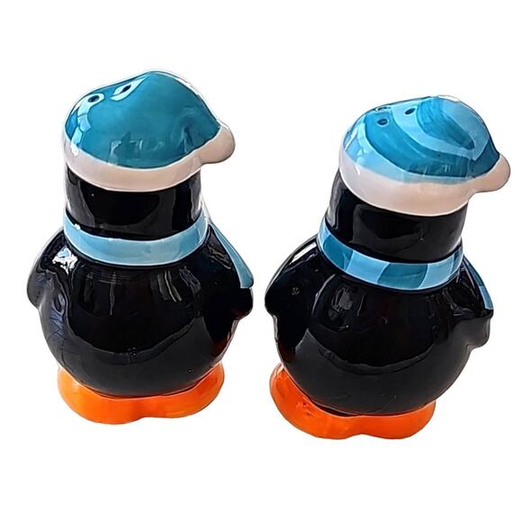 Vintage K-Mart Penguin Salt and Pepper Shakers Winter Christmas 4.25" x 3" - Picture 2 of 6